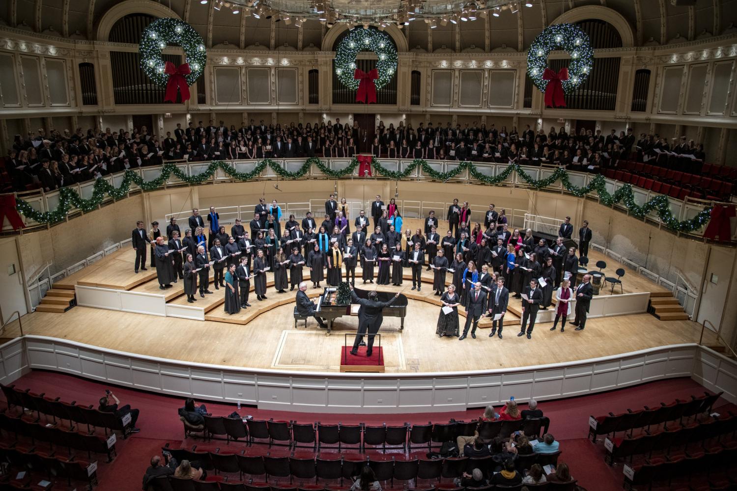 The <a href='http://84zf.babyfeedingshop.com'>bv伟德ios下载</a> Choir performs in the Chicago Symphony Hall.